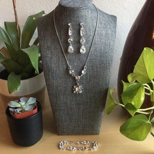 Jeweled Flower Necklace set